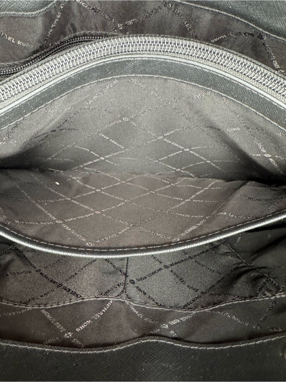 Michael Kors Black Walsh Saffiano Tote - Picture 4 of 12